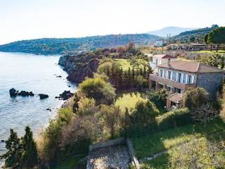 Πέτρινη κατοικία προς πώληση στην Κορώνη