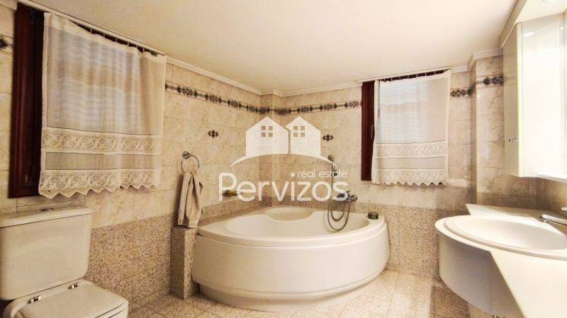 Μπάνιο,Όροφος