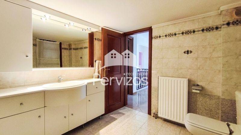 Μπάνιο,Όροφος