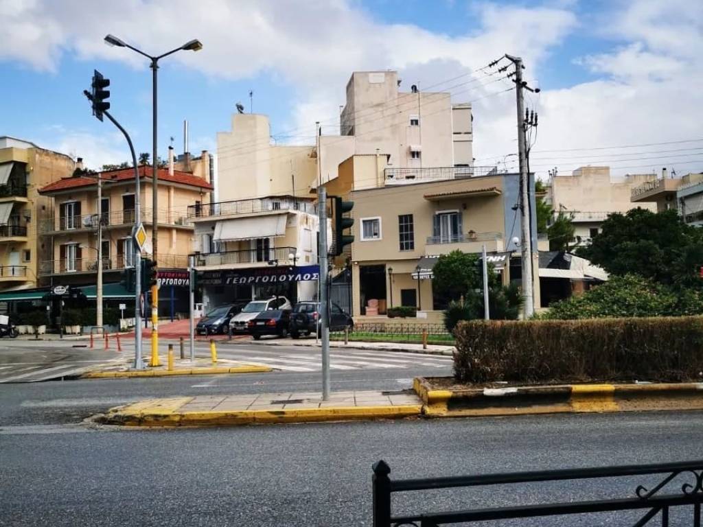 Kentriko semeio epi tes symboles tes Leophoroy Amphitheas