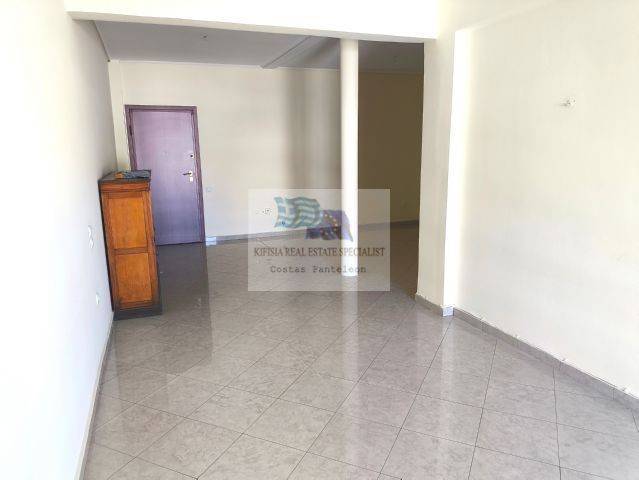 LIVING ROOM - ENTRANCE