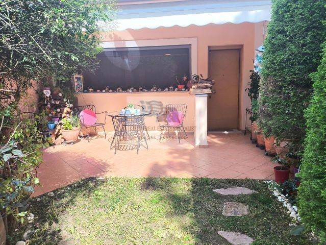 FRONT PRIVATE GARDEN