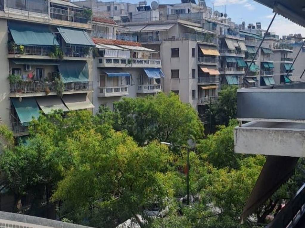 θέα από το μπαλκόνι