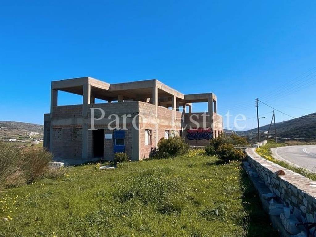 Οικόπεδο με κτίσμα στα μπετά