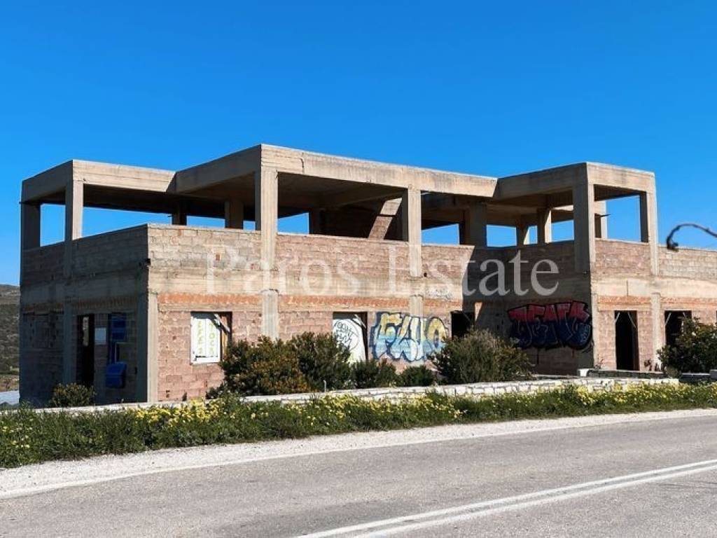 Οικόπεδο με κτίσμα στα μπετά