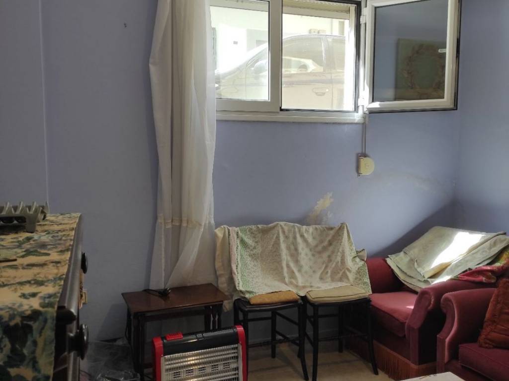 y/domatio me parathyro kai phos