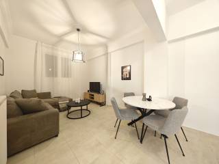 Salotrapezaria me achresimopoieta epipla