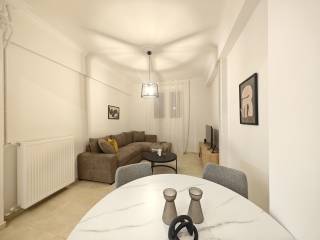 Eniaios choros saloni - trapezaria