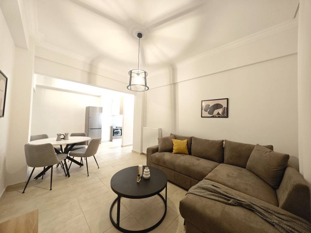 Eniaios choros saloni - trapezaria - koyzina