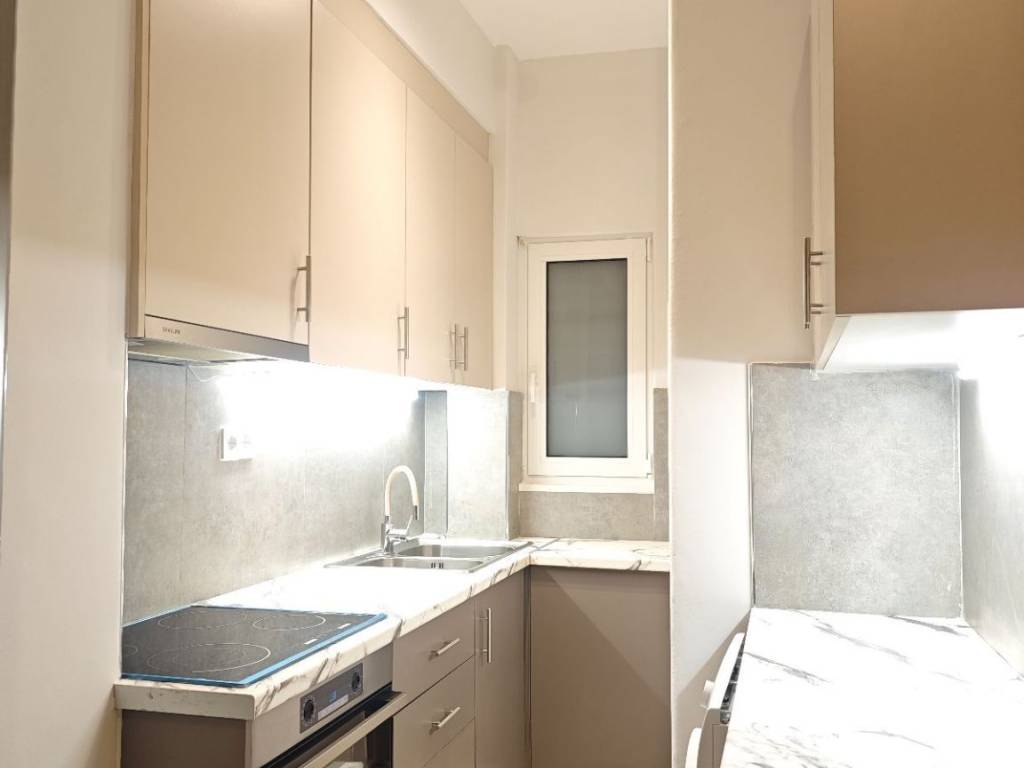 Anakainismene koyzina me olokainoyries elektrikes syskeyes