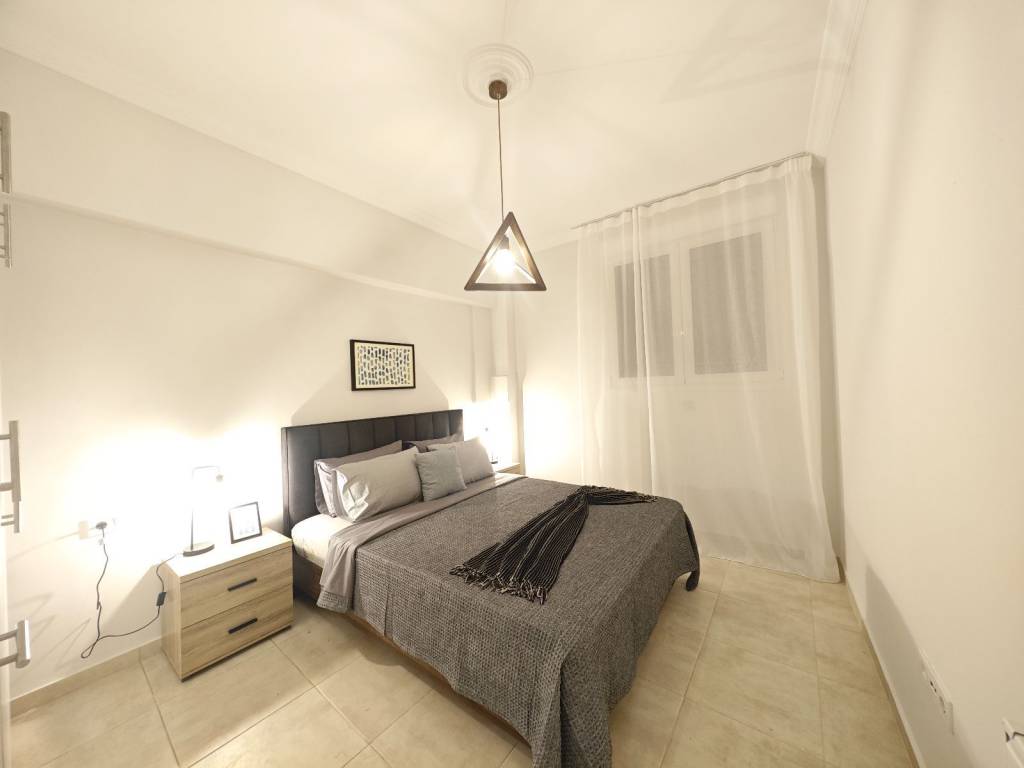 Ypnodomatio me olokainoyria / achresimopoieta epipla