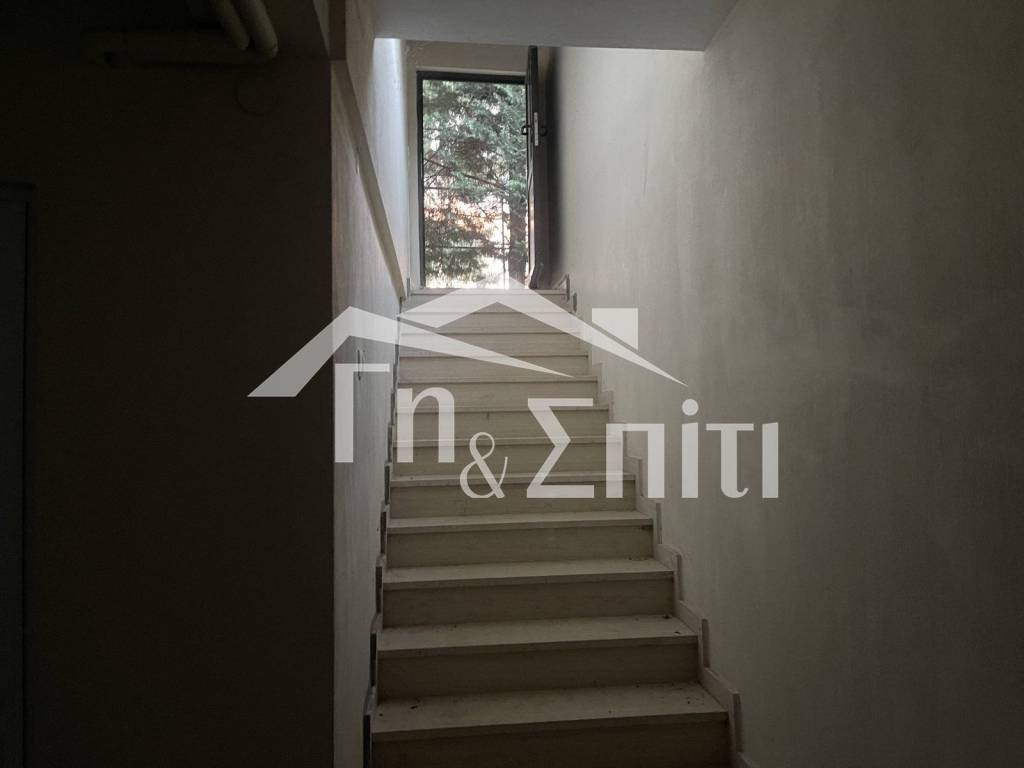 Σκάλα υπογείου