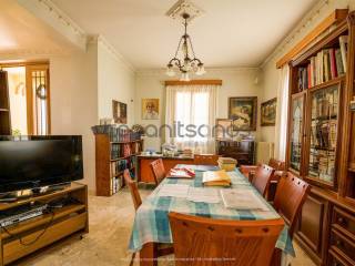 Ισόγειο: Τμήμα τραπεζαρίας 