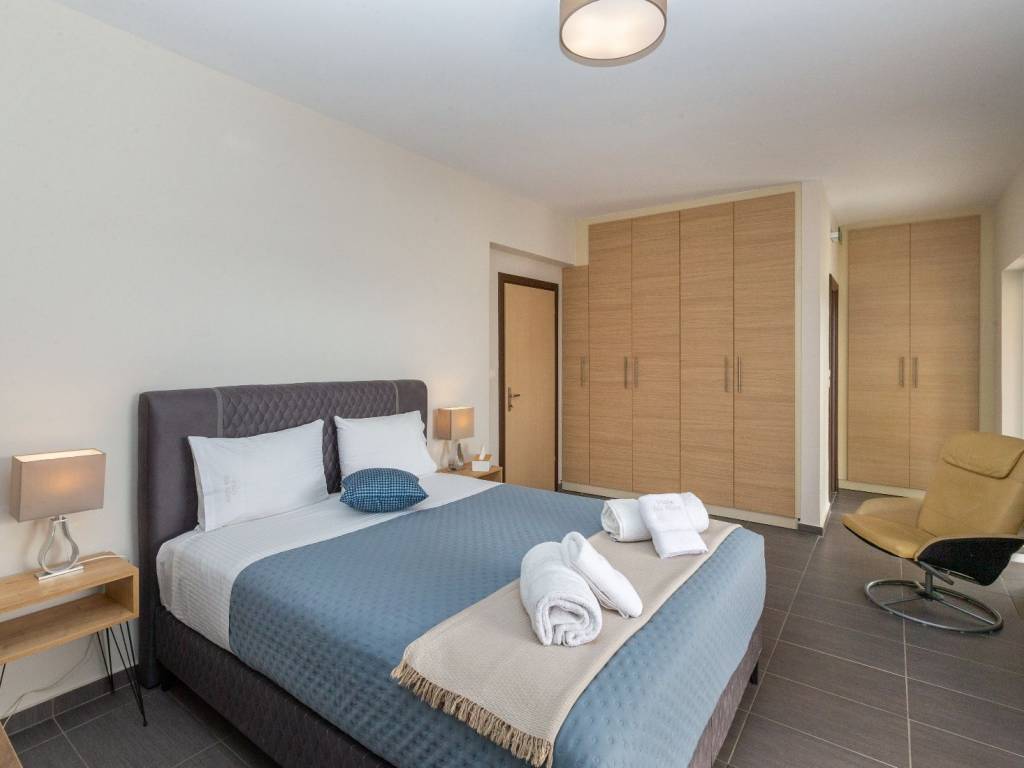 ME MEGALES ENTOICHISMENES NTOYLAPES