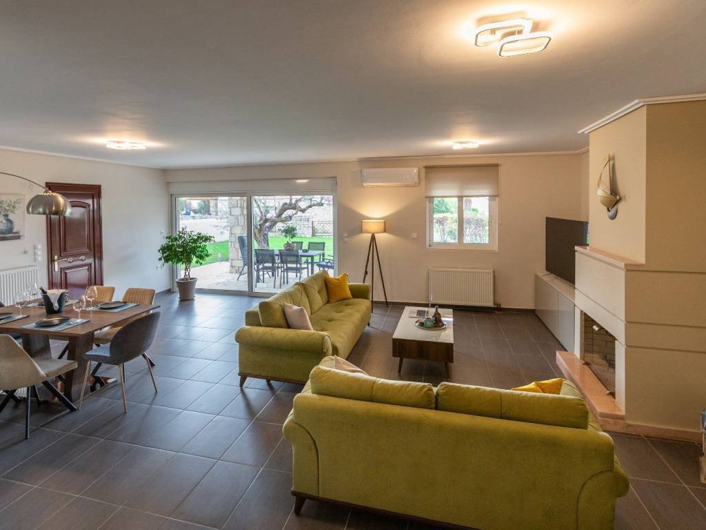 MEGALO KATHISTIKO ME TZAKI