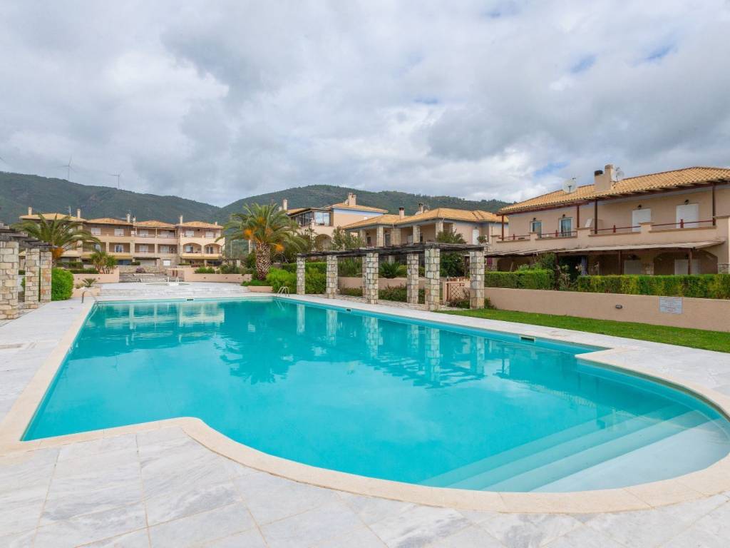 E KOINOCHRESTE PISINA