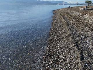 E PARALIA STON KATO PLATANITE