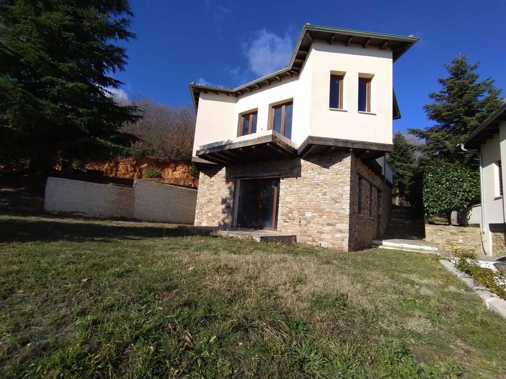 ANYPLACE MESITIKES YPERESIES