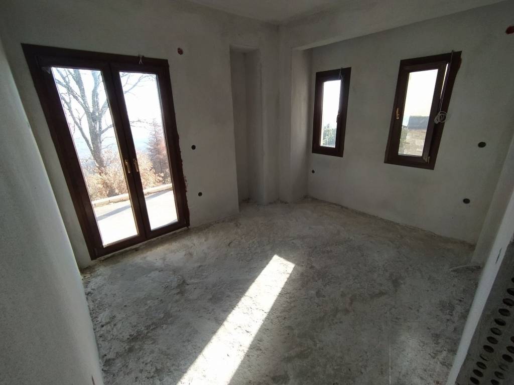 ANYPLACE MESITIKES YPERESIES