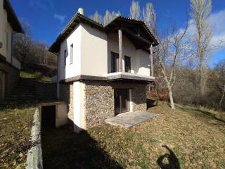 ANYPLACE MESITIKES YPERESIES