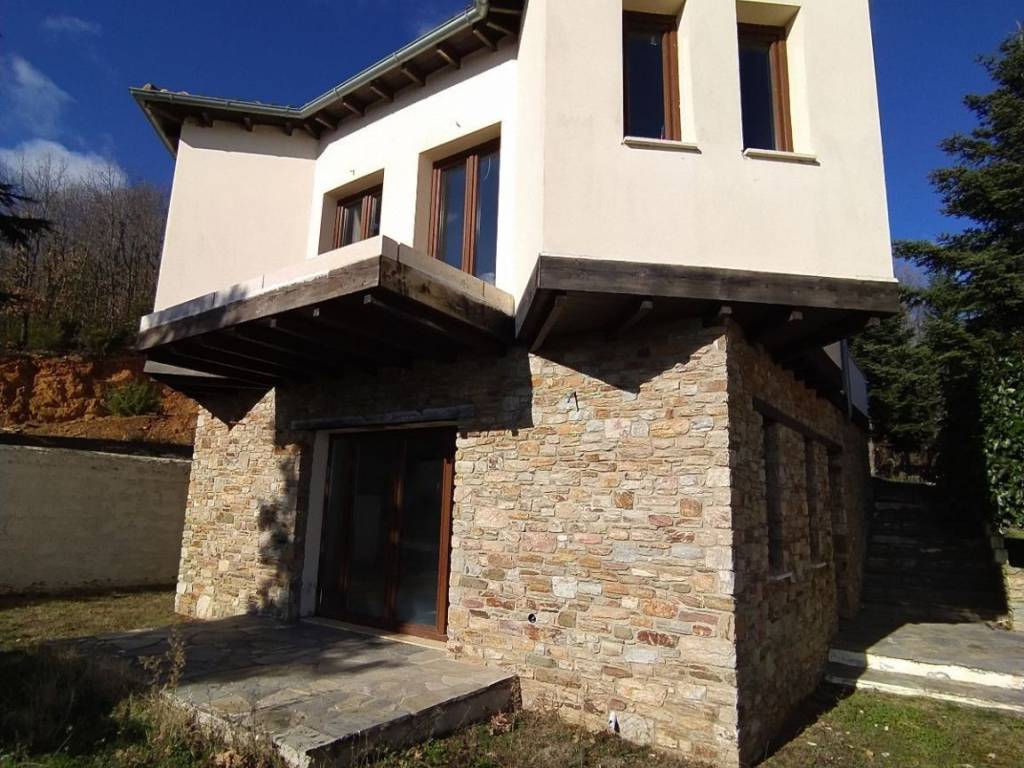 ANYPLACE MESITIKES YPERESIES