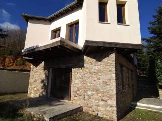 ANYPLACE MESITIKES YPERESIES