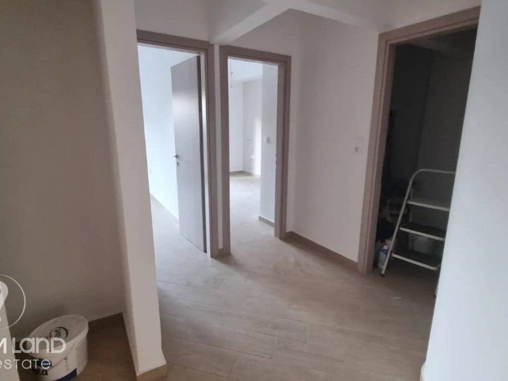 Forumland Real Estate, Χωλ