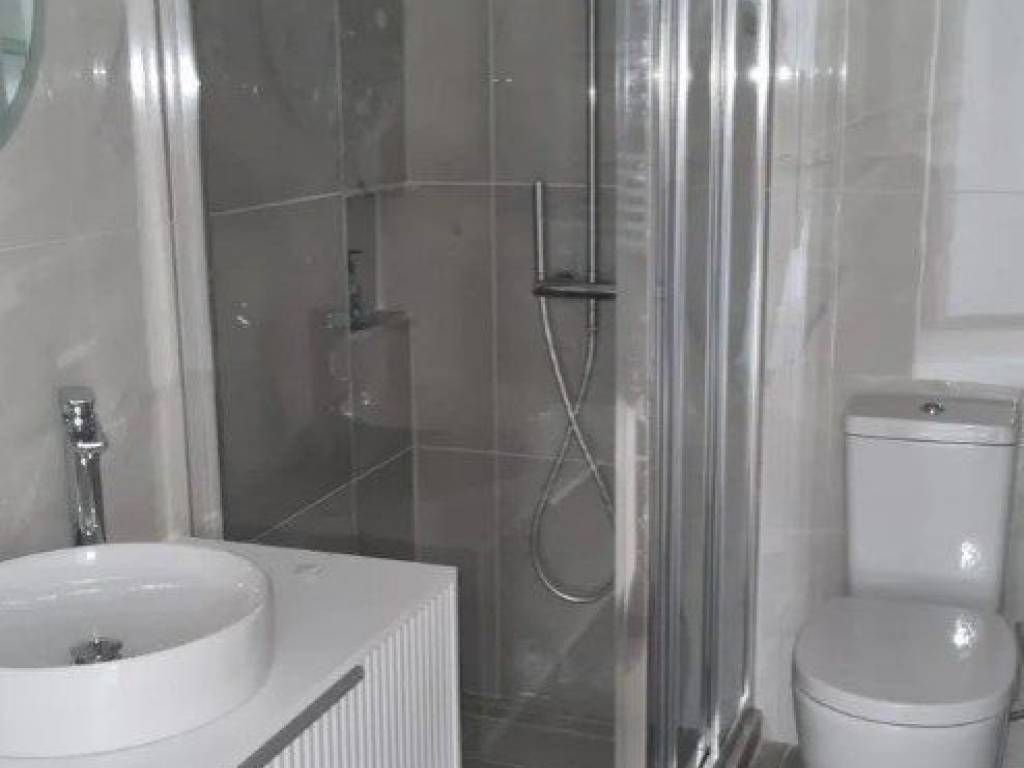 Forumland Real Estate, Μπάνιο