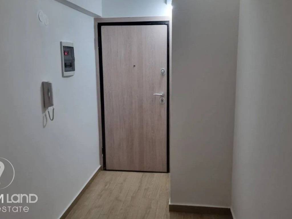 Forumland Real Estate, Είσοδος