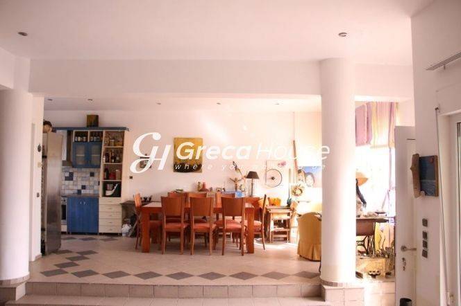 Parathalassia Bila pros Polese sten Eyboia me THea THalassa