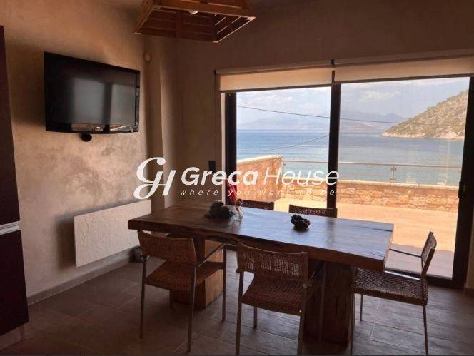 Λουτράκι - Περαχώρα Παραθαλάσσια Βίλα προς Πώληση