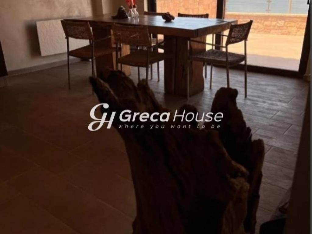 Λουτράκι - Περαχώρα Παραθαλάσσια Βίλα προς Πώληση