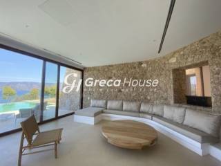 Πολυτελής Παραθαλάσσια Βίλα προς Πώληση στο Πόρτο Χέλι