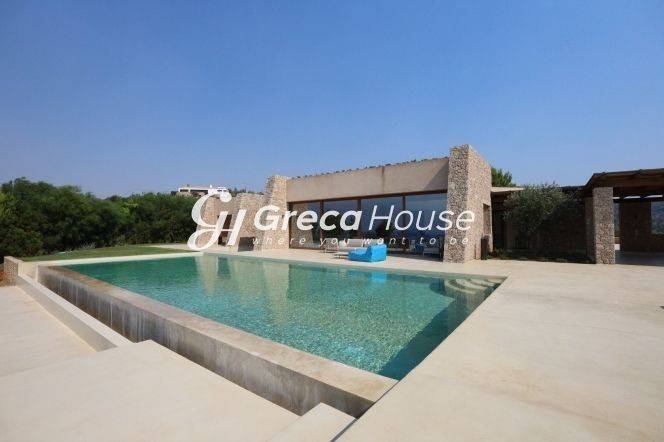 Πολυτελής Παραθαλάσσια Βίλα προς Πώληση στο Πόρτο Χέλι