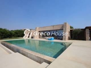 Πολυτελής Παραθαλάσσια Βίλα προς Πώληση στο Πόρτο Χέλι