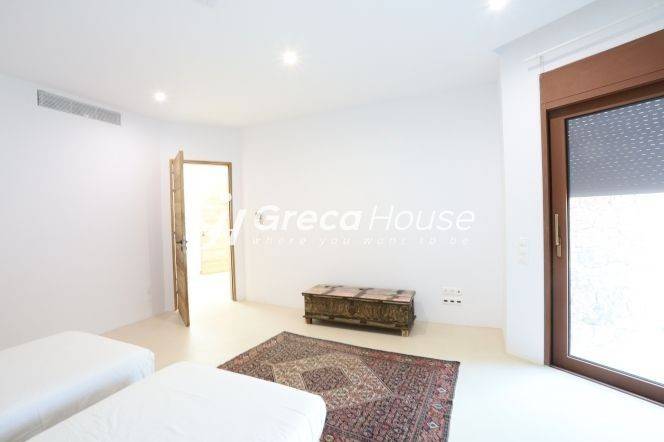 Πολυτελής Παραθαλάσσια Βίλα προς Πώληση στο Πόρτο Χέλι