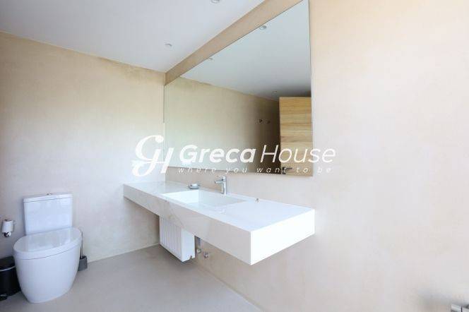 Πολυτελής Παραθαλάσσια Βίλα προς Πώληση στο Πόρτο Χέλι