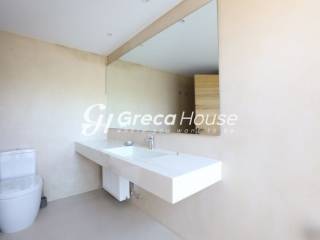 Πολυτελής Παραθαλάσσια Βίλα προς Πώληση στο Πόρτο Χέλι