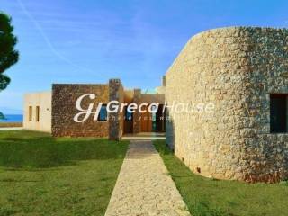 Πολυτελής Παραθαλάσσια Βίλα προς Πώληση στο Πόρτο Χέλι