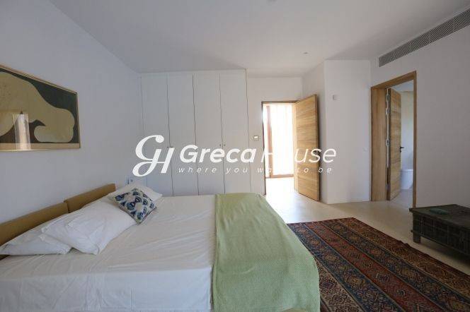 Πολυτελής Παραθαλάσσια Βίλα προς Πώληση στο Πόρτο Χέλι