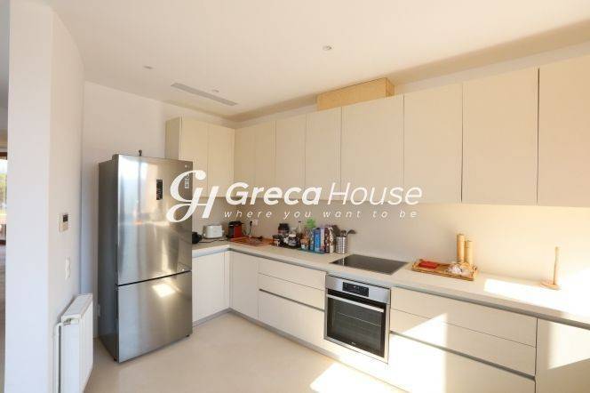 Πολυτελής Παραθαλάσσια Βίλα προς Πώληση στο Πόρτο Χέλι