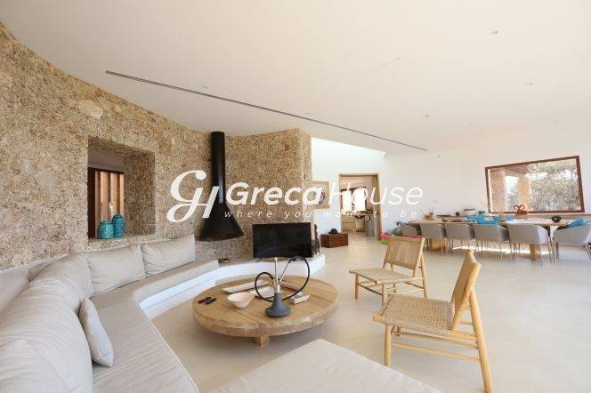 Πολυτελής Παραθαλάσσια Βίλα προς Πώληση στο Πόρτο Χέλι