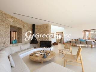 Πολυτελής Παραθαλάσσια Βίλα προς Πώληση στο Πόρτο Χέλι