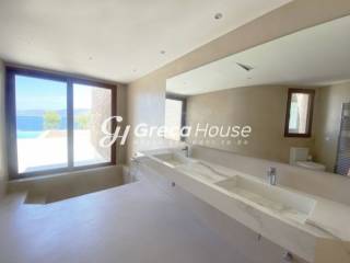 Πολυτελής Παραθαλάσσια Βίλα προς Πώληση στο Πόρτο Χέλι