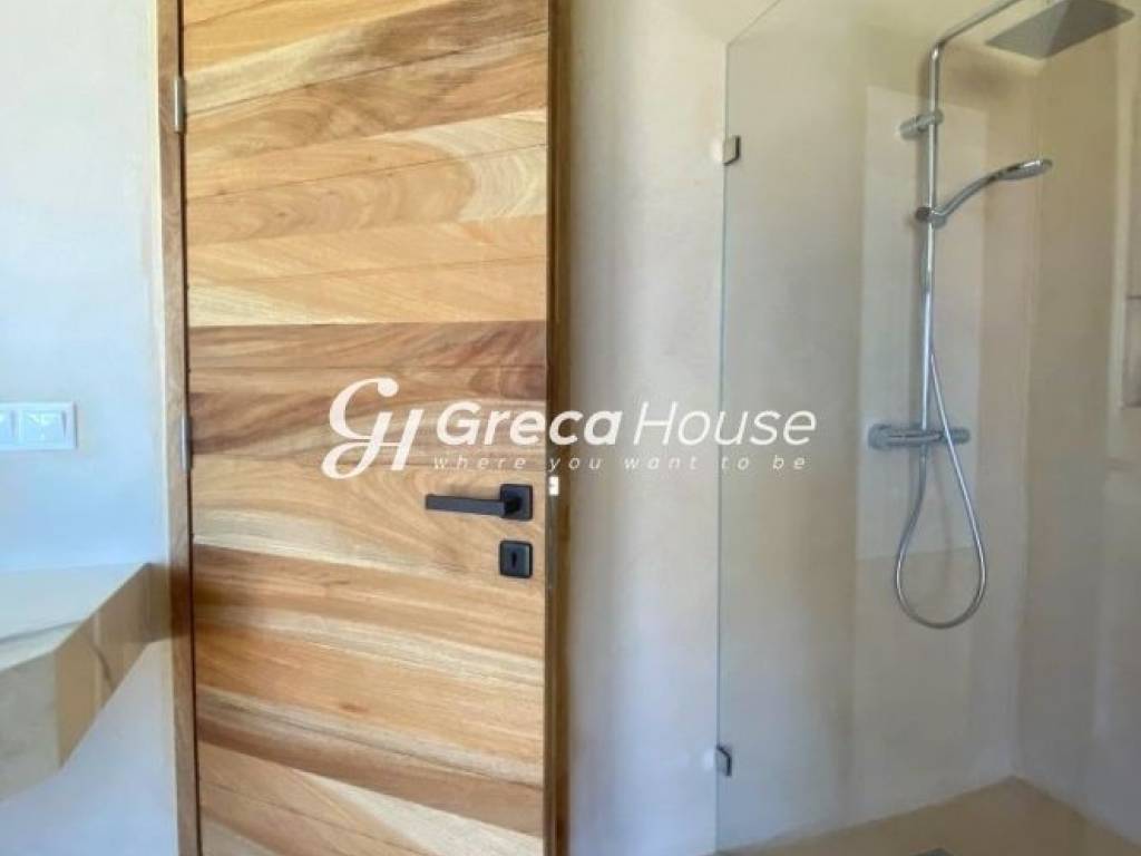 Πολυτελής Παραθαλάσσια Βίλα προς Πώληση στο Πόρτο Χέλι