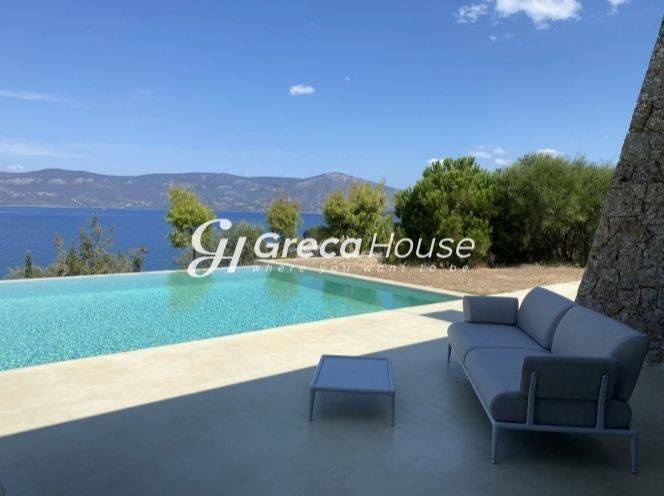 Πολυτελής Παραθαλάσσια Βίλα προς Πώληση στο Πόρτο Χέλι