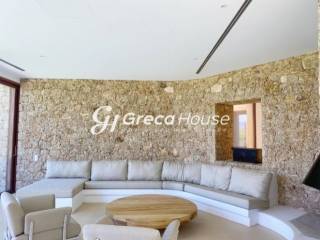 Πολυτελής Παραθαλάσσια Βίλα προς Πώληση στο Πόρτο Χέλι