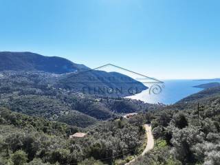 Η εξαιρετική θέα από το αγροτεμάχιο