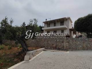 Eπιπλωμένη Βίλα προς Πώληση στην Επίδαυρο.