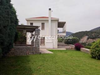 Eπιπλωμένη Βίλα προς Πώληση στην Επίδαυρο.